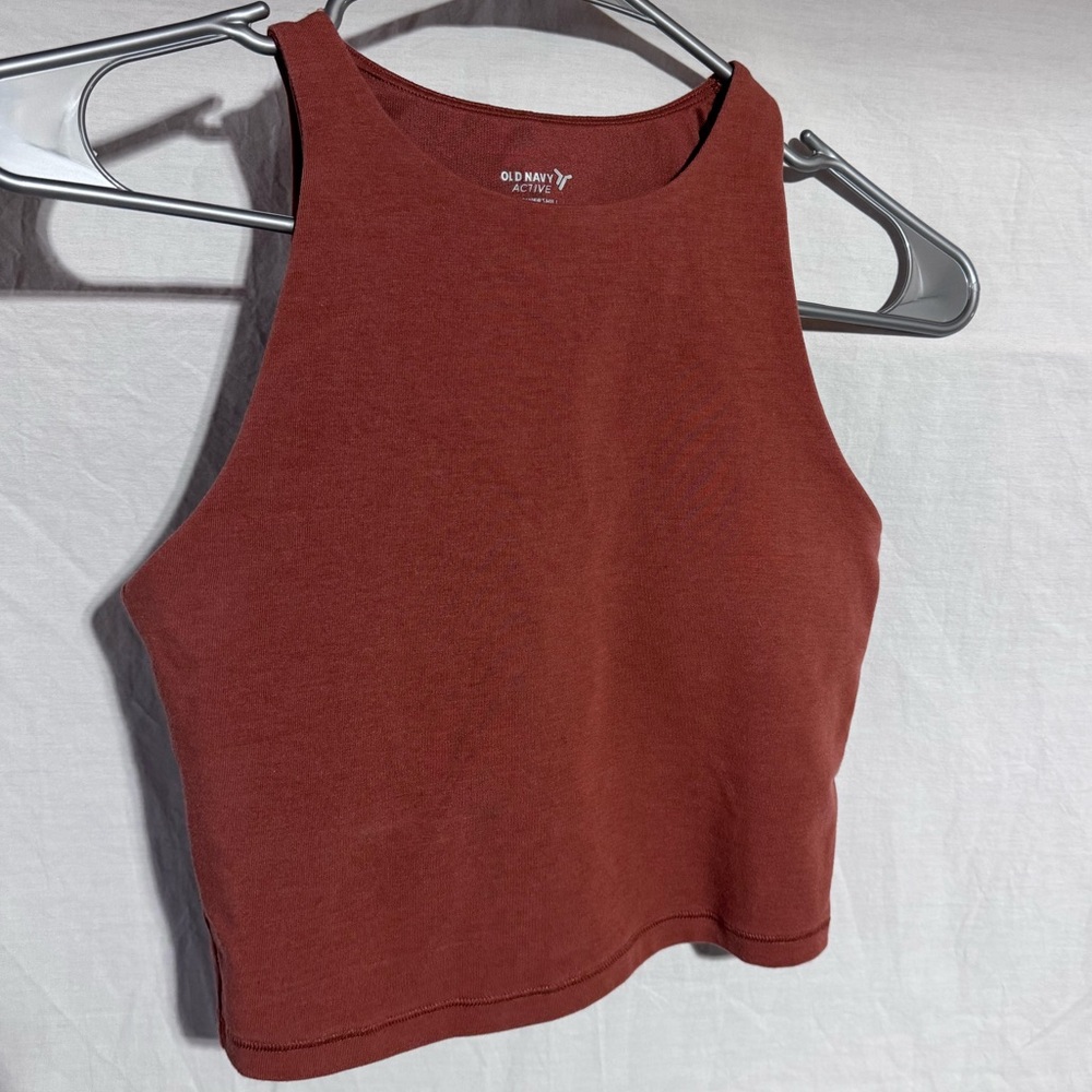 Old Navy Power Chill cropped athletic tank Size Small